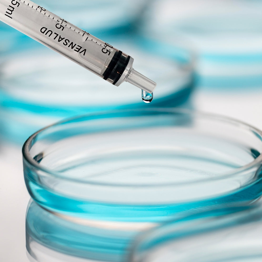 VENSALUDE | Seringa Descartável 5ml | Polipropileno | Luer Slip | Cone Central | Esterilizado | Sem látex | Pacote 100 | Para uso médico e laboratórios