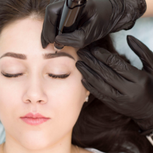 Luvas de nitrilo pretas VENSALUD | Proteção e Conforto | Ideal para tatuadores, mecânicos e salões de cabeleireiro | Sem látex, resistente e confortável | Pacote de 100 unidades.