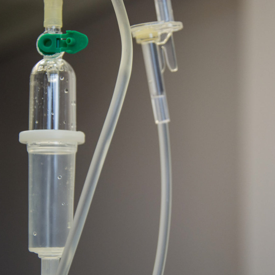 VENSALUDE | Conjunto de infusão Luer Lock (25 unid.) | Administração Segura de Medicamentos | Comprimento 1,8 metros | Esterilizado e livre de DEHP